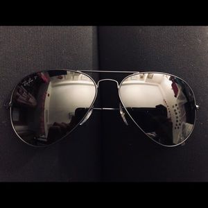 Matte Black/Black lense Polarized Ray Bans
